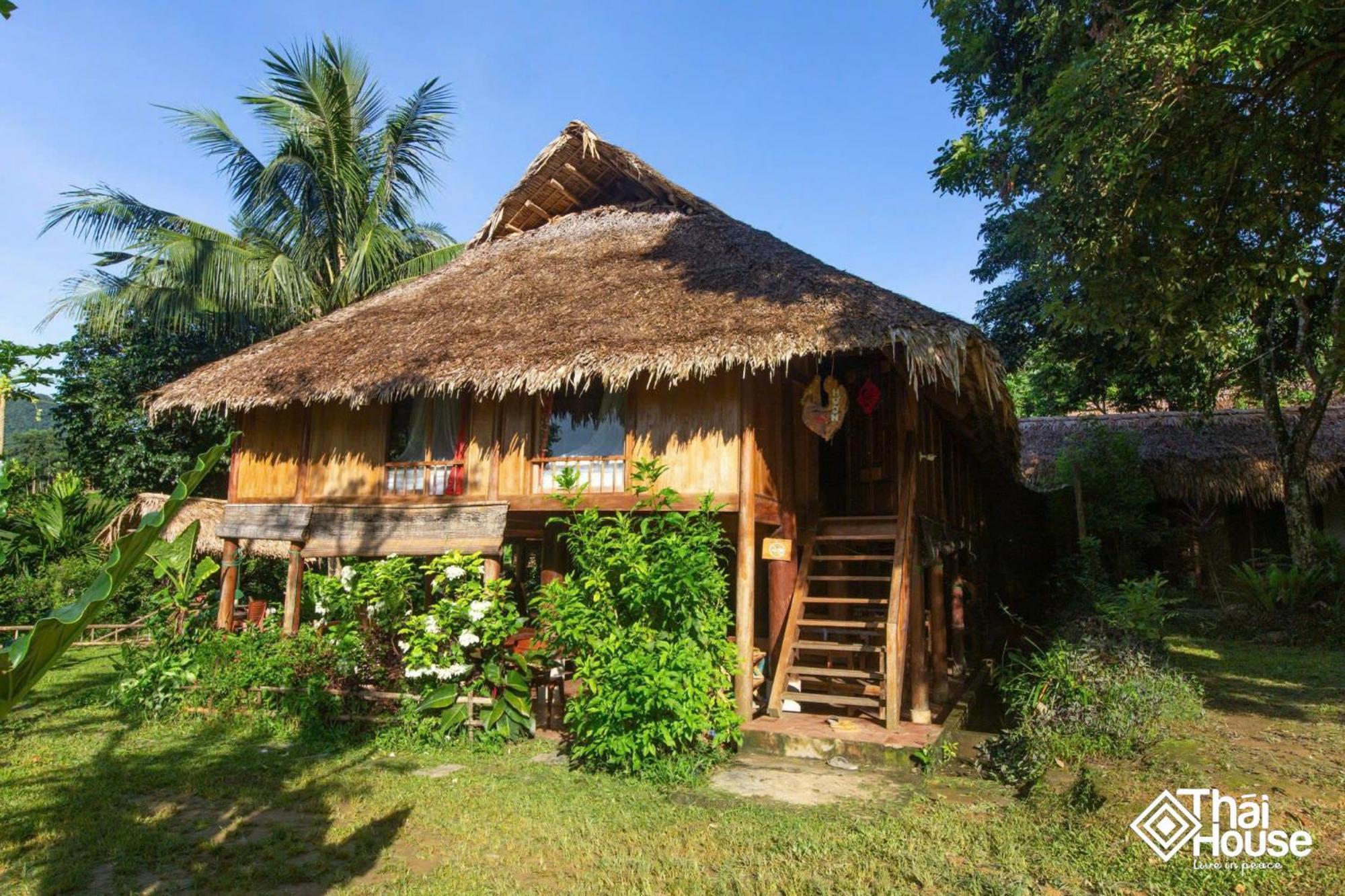 Thai House Pu Luong - Century Old Stilt House With Terrace Views Huong Ba Thuoc Extérieur photo