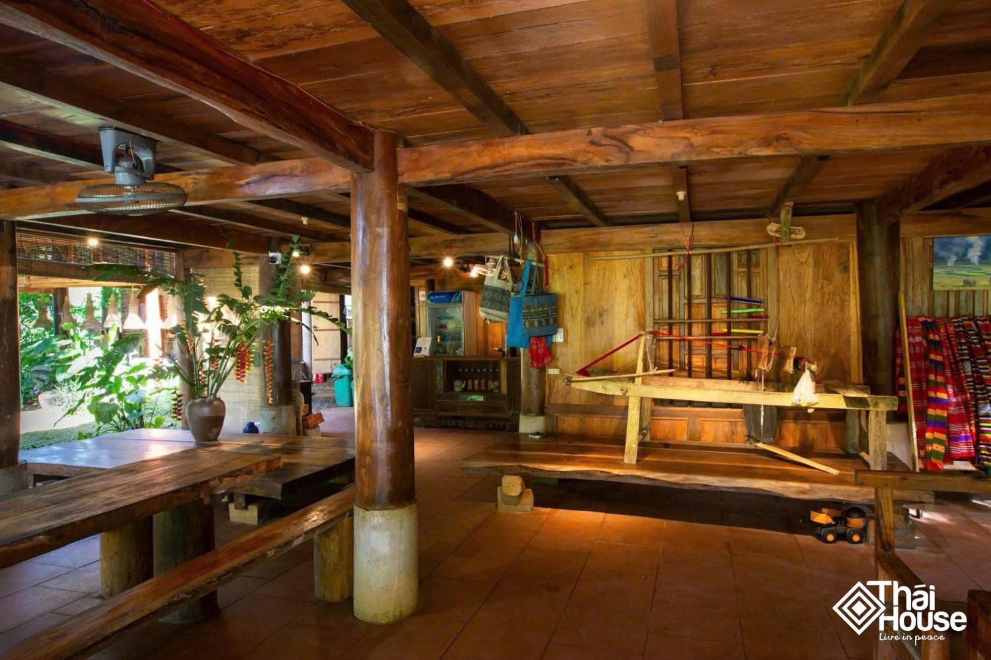 Thai House Pu Luong - Century Old Stilt House With Terrace Views Huong Ba Thuoc Extérieur photo