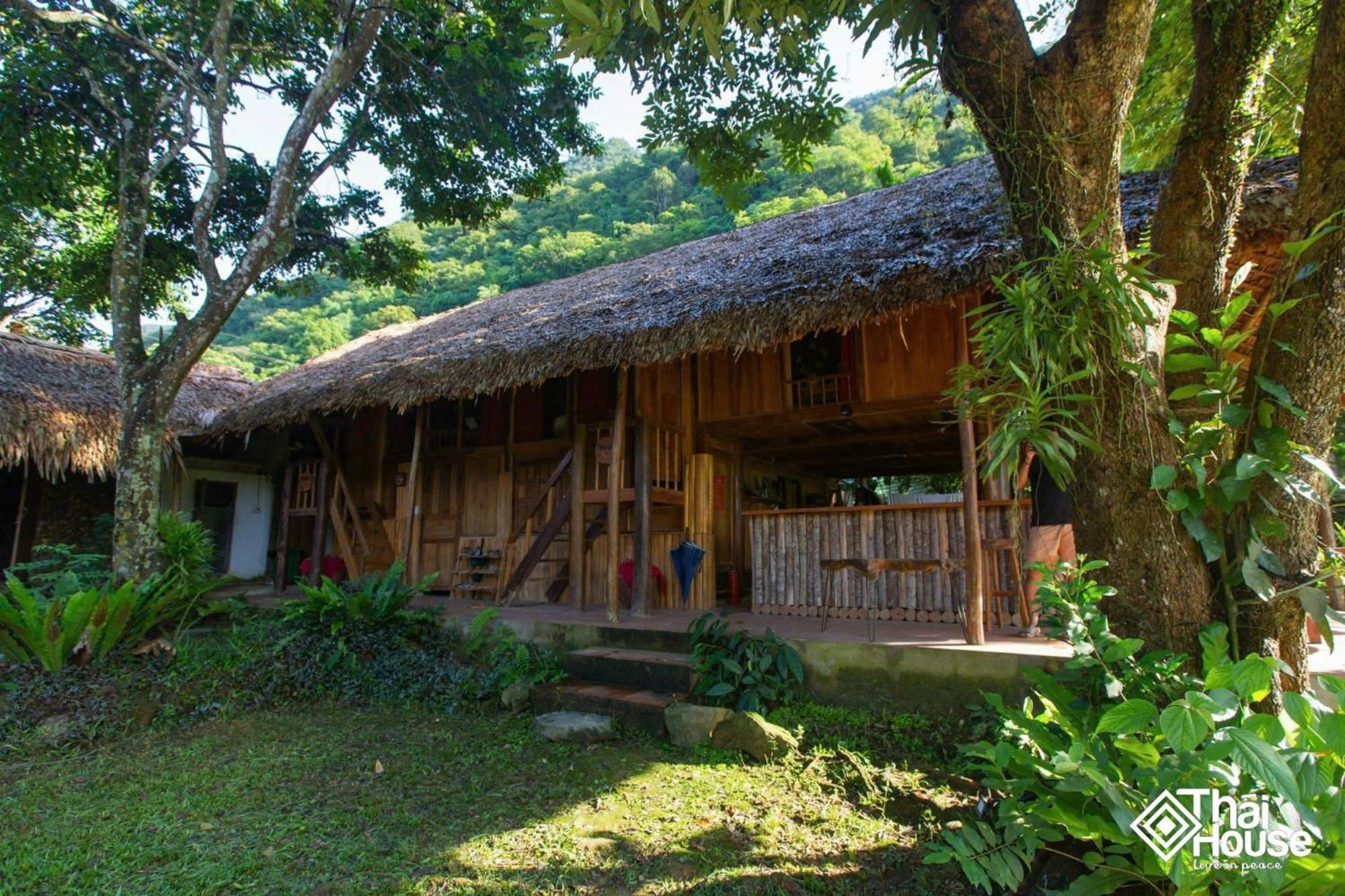 Thai House Pu Luong - Century Old Stilt House With Terrace Views Huong Ba Thuoc Extérieur photo