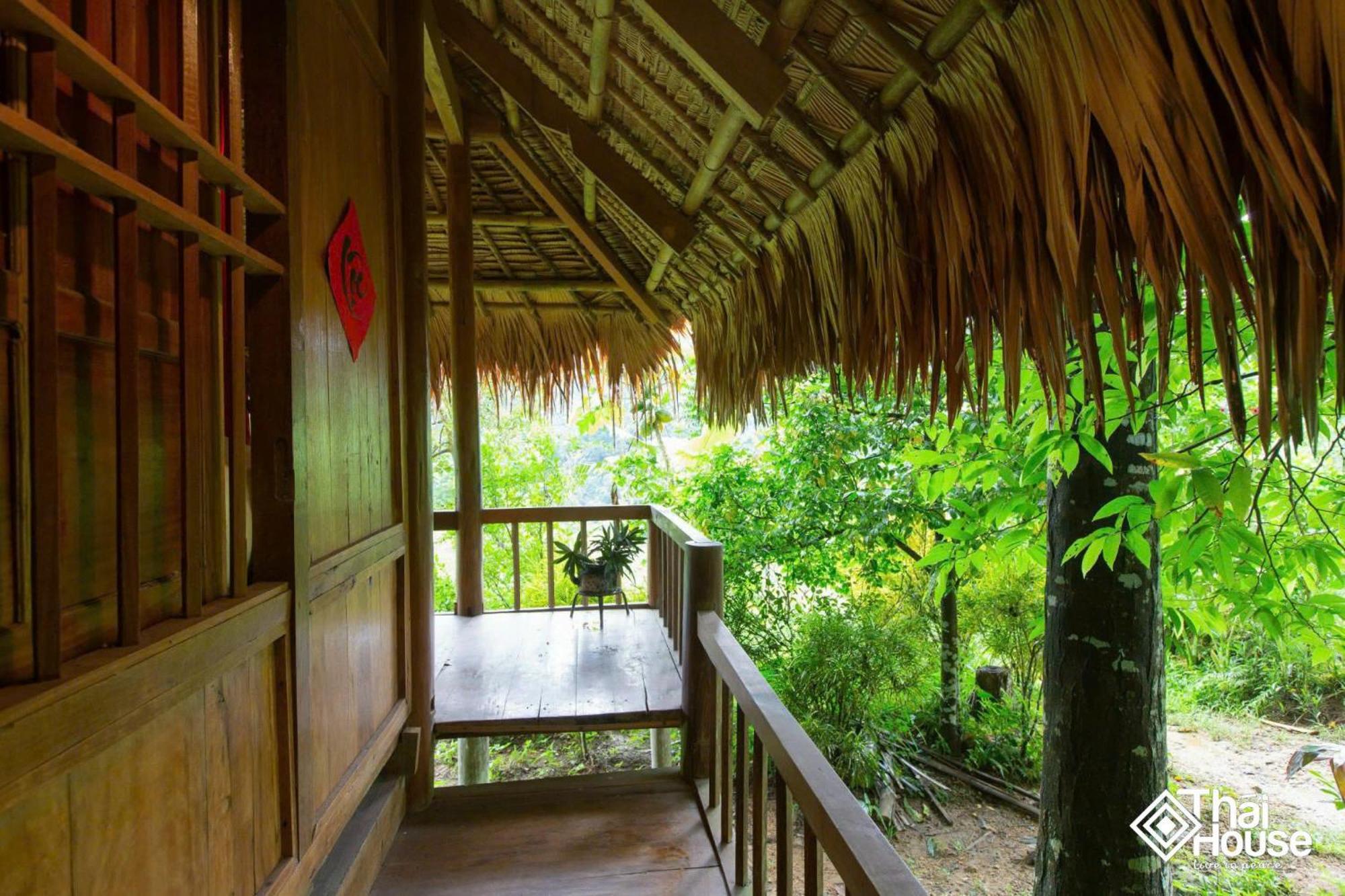Thai House Pu Luong - Century Old Stilt House With Terrace Views Huong Ba Thuoc Extérieur photo