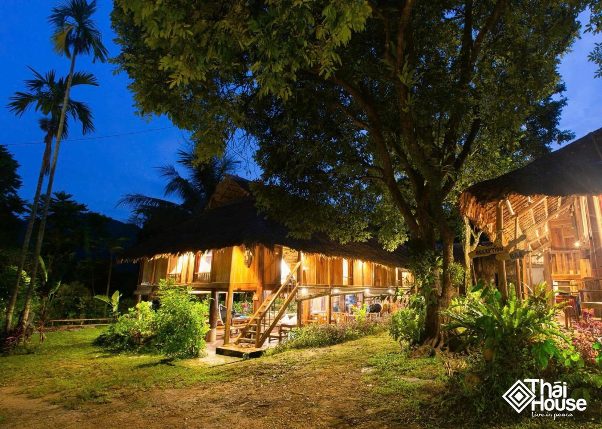 Thai House Pu Luong - Century Old Stilt House With Terrace Views Huong Ba Thuoc Extérieur photo